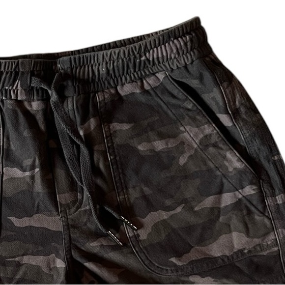 Athleta Camo Elastic Waist Exposed Pockets Farallon Short Size 2 - Picture 5 of 10